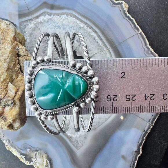 Vintage Mexican Sterling Silver Curved Tribal Mask Face Green Onyx Bracelet - Picture 10 of 10